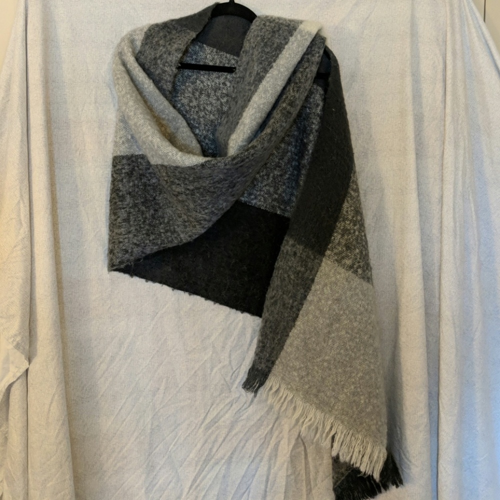 H&M blanket scarf